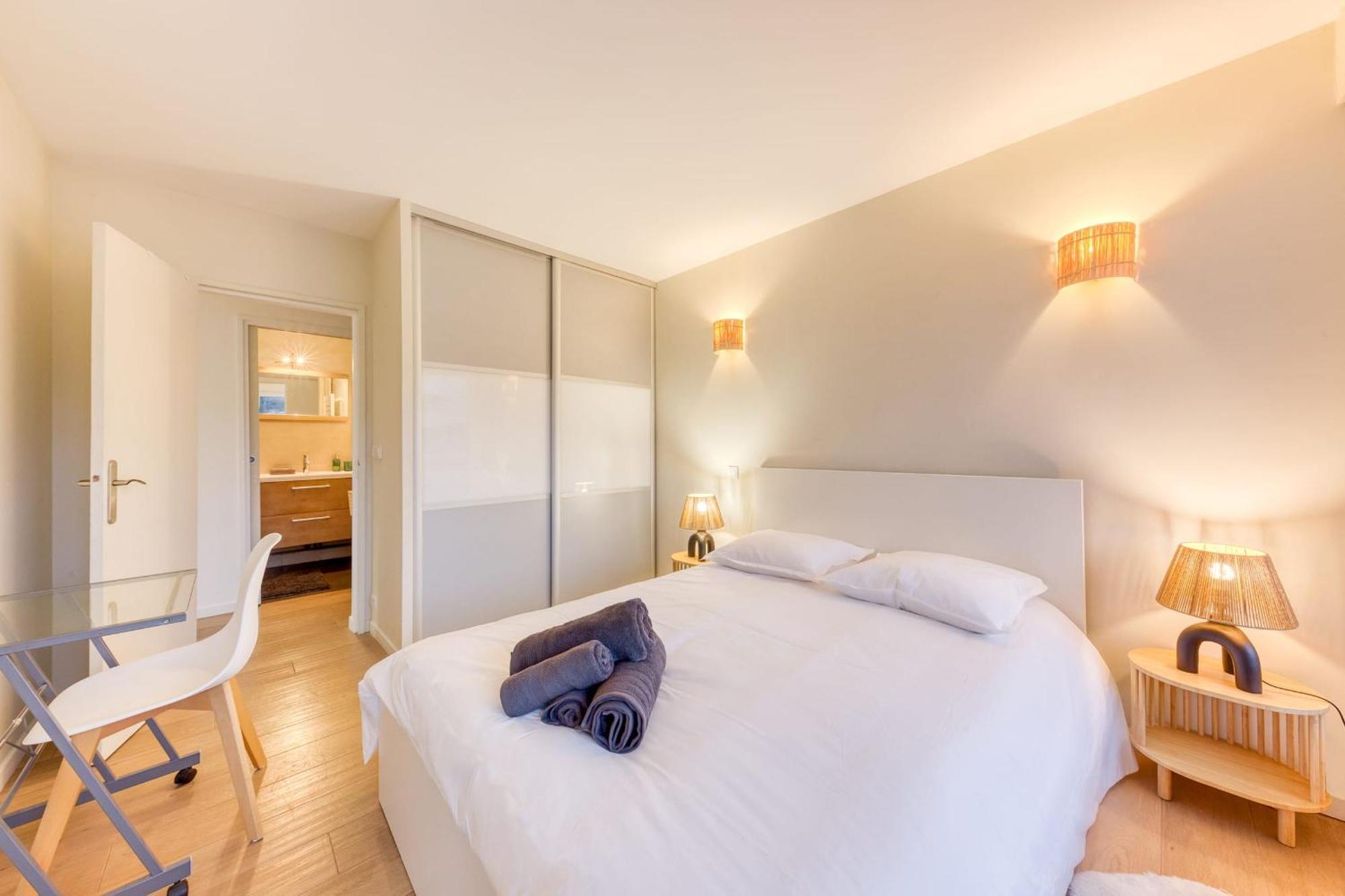 Grand Appartement Spacieux - Proche Paris แซฟร์ ภายนอก รูปภาพ